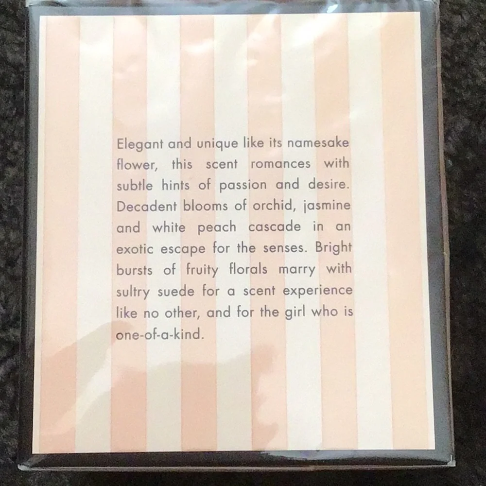 Henri bendel orchid 9.4 oz candle - Picture 2 of 4